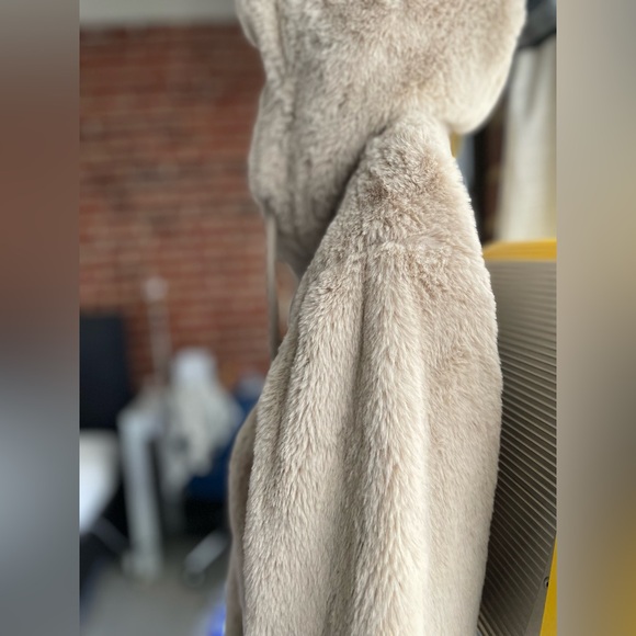 Zara Faux Fur Jacket - Picture 6 of 9